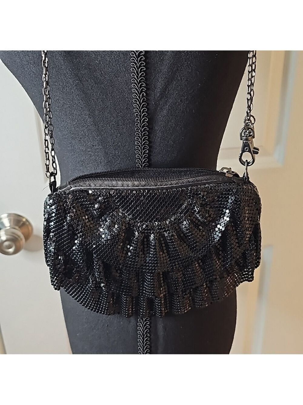 Black sequined clutch - Picture 7 of 7